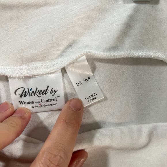 Wicked by Women with Control Cropped Cargo Pants White, Petite X-Large - Picture 3 of 9